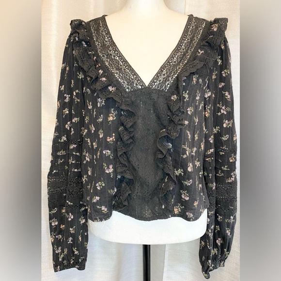 American Eagle Outfitters V Neck Floral Crop Top - Picture 1 of 11